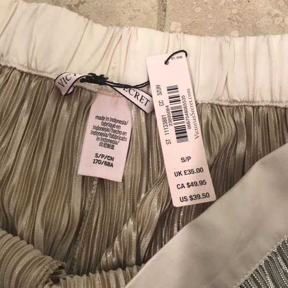 Victoria Secret Gold Pajama Shorts - Picture 4 of 4